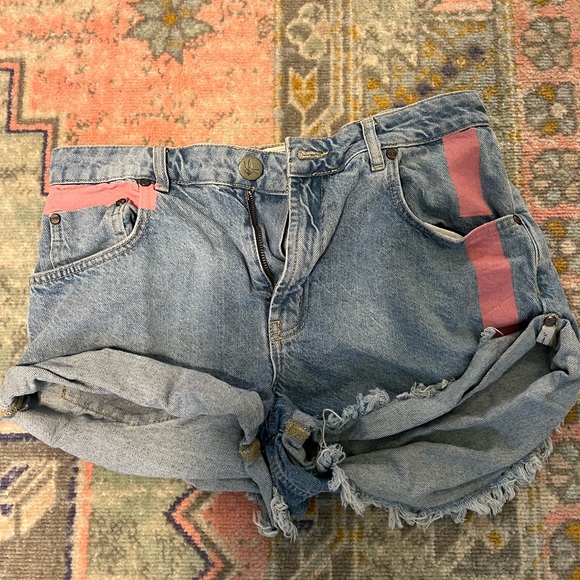 One Teaspoon rolled short shorts - Picture 2 of 3